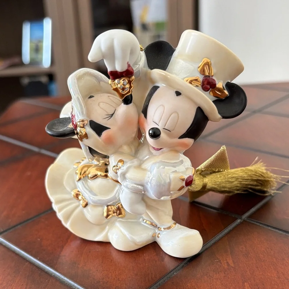 Disney old-timey Christmas Mickey and Minnie ornament - Picture 4 of 5